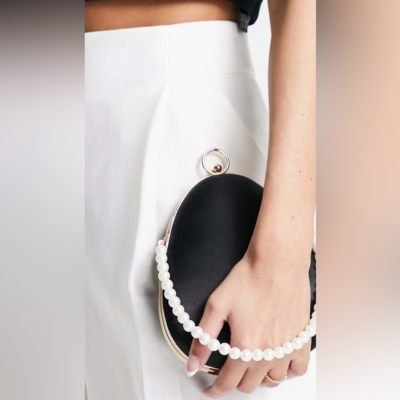 structured clutch black satin pearl gold chain and ring handle - Picture 3 of 17